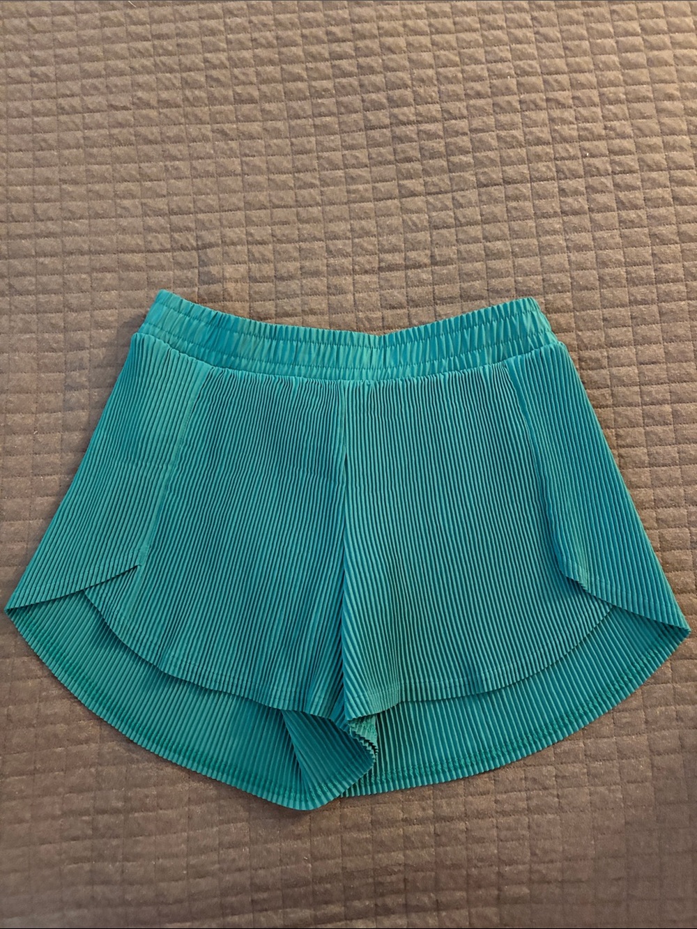 Women’s Athletic Pleated Shorts in Green